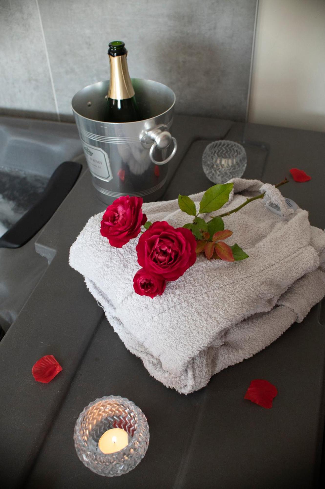 Eden House, Cocon Sensuel Et Romantique Avec Jacuzzi 卡庞特拉 外观 照片